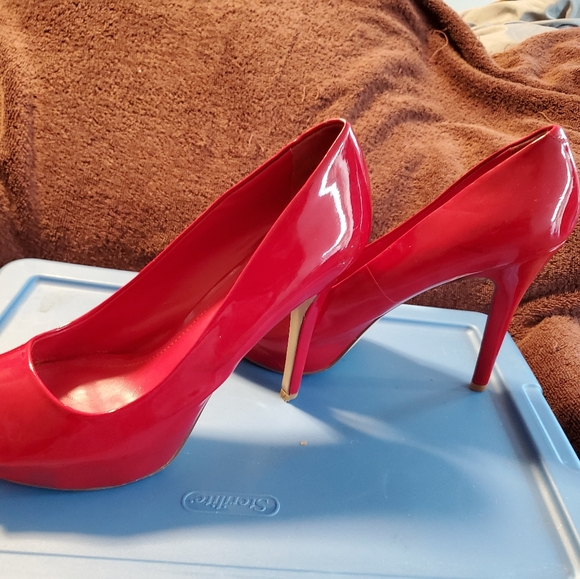 Heels - Picture 2 of 3